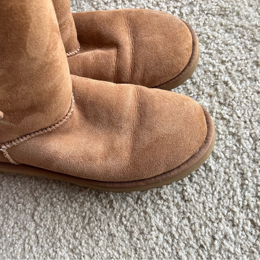 Bailey Button Uggs - image 5